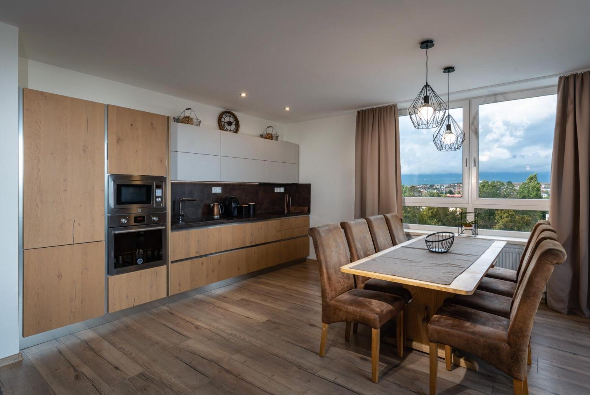 A-Partman Sk - Main Square - Private Parking - Mountain View - Top Floor - 82 M2 Poprad Dış mekan fotoğraf